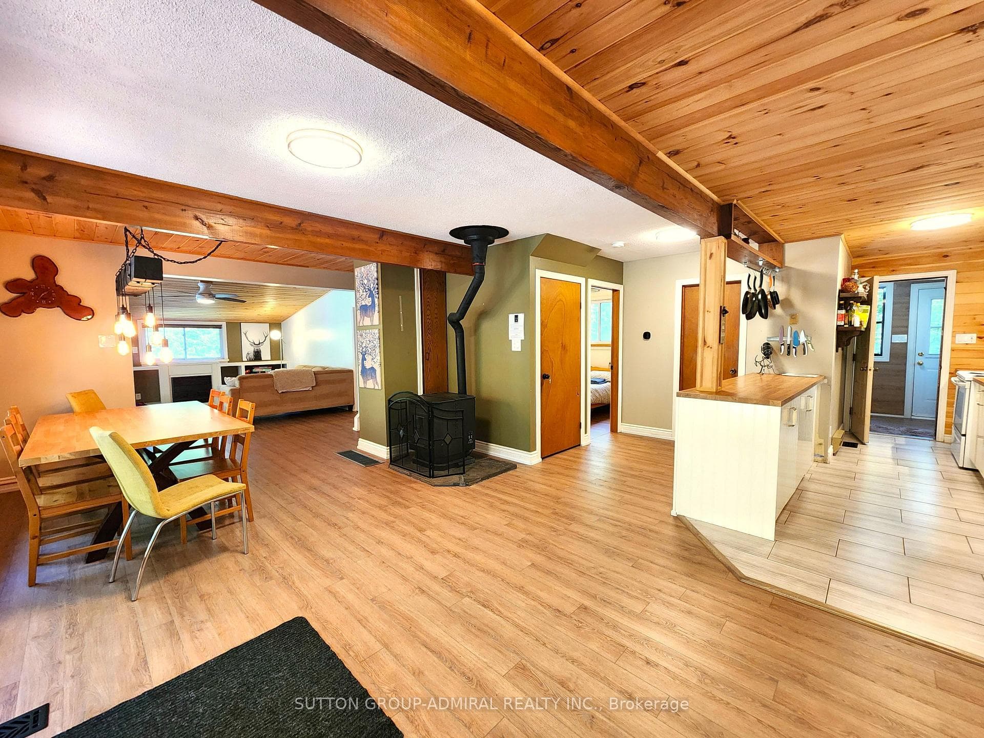 525 Waltonian Drive photo 5