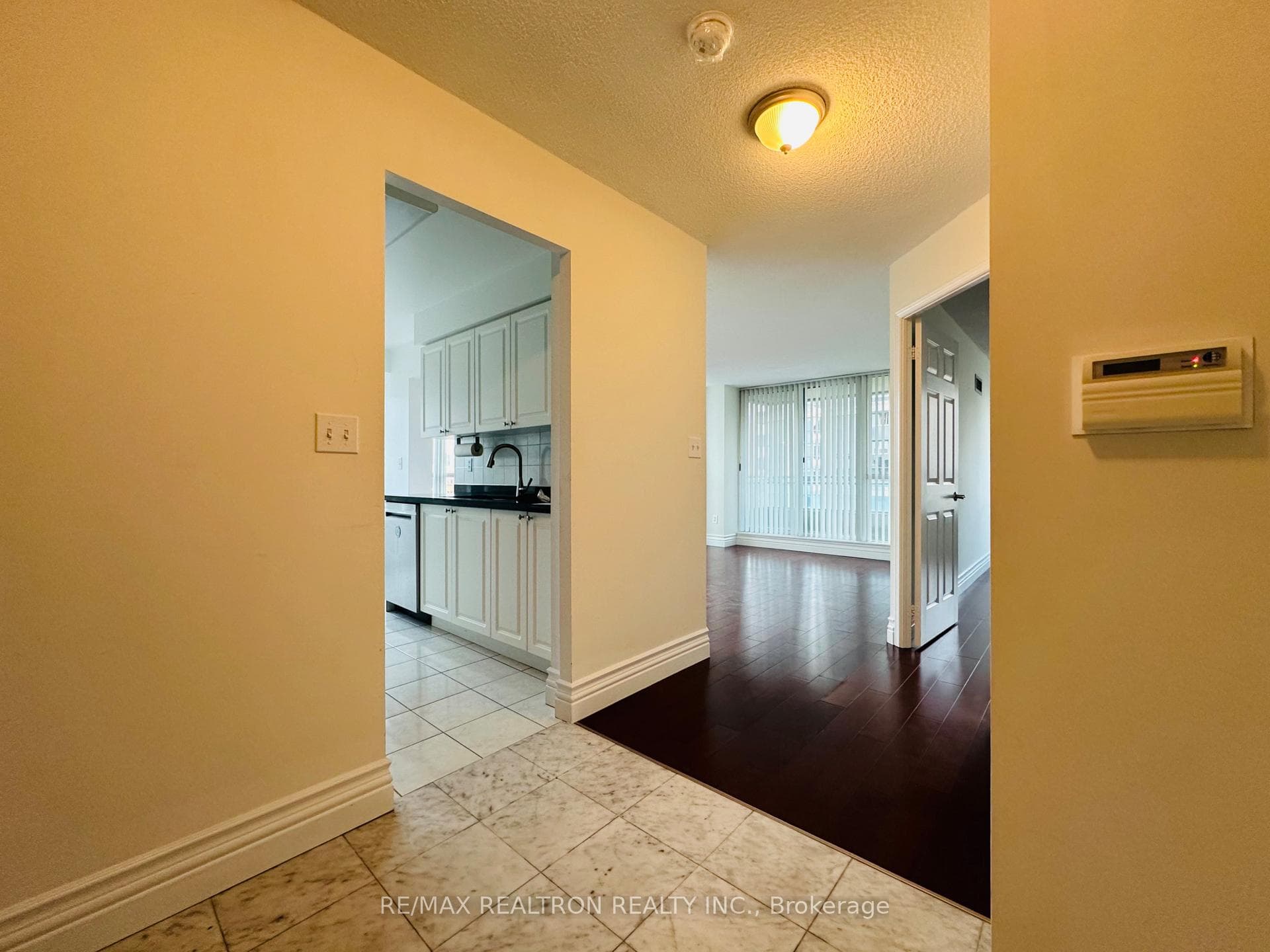 29 Pemberton Avenue Unit 1209 photo 3