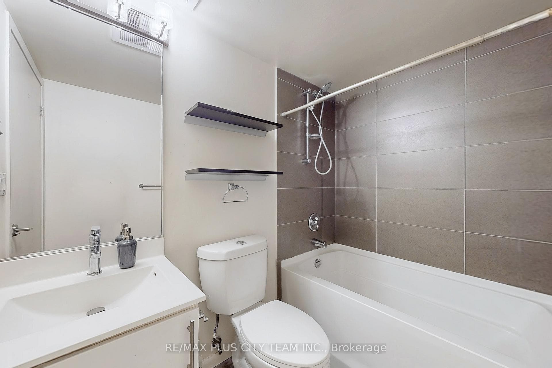 96 St Patrick Street Unit 1412 photo 11