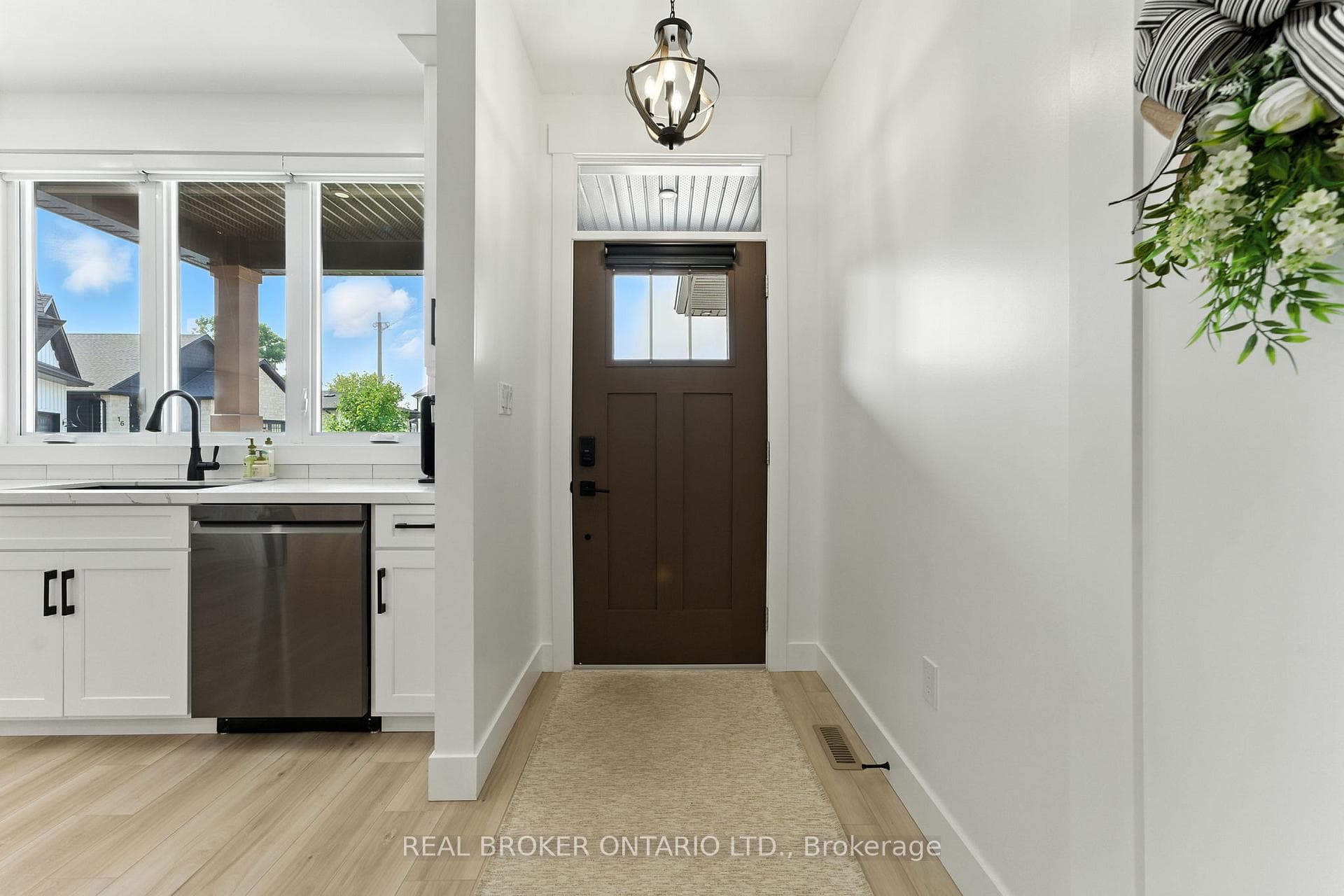 9 Macneil Court photo 3