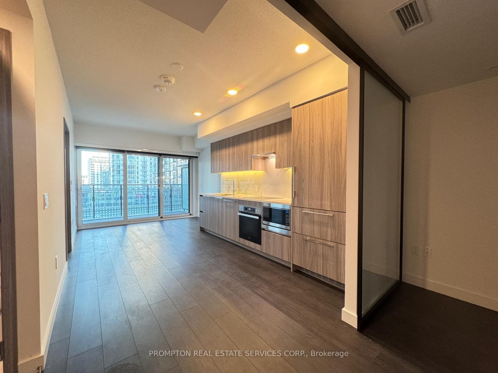 1 Concord Cityplace Way Unit 817 photo 1