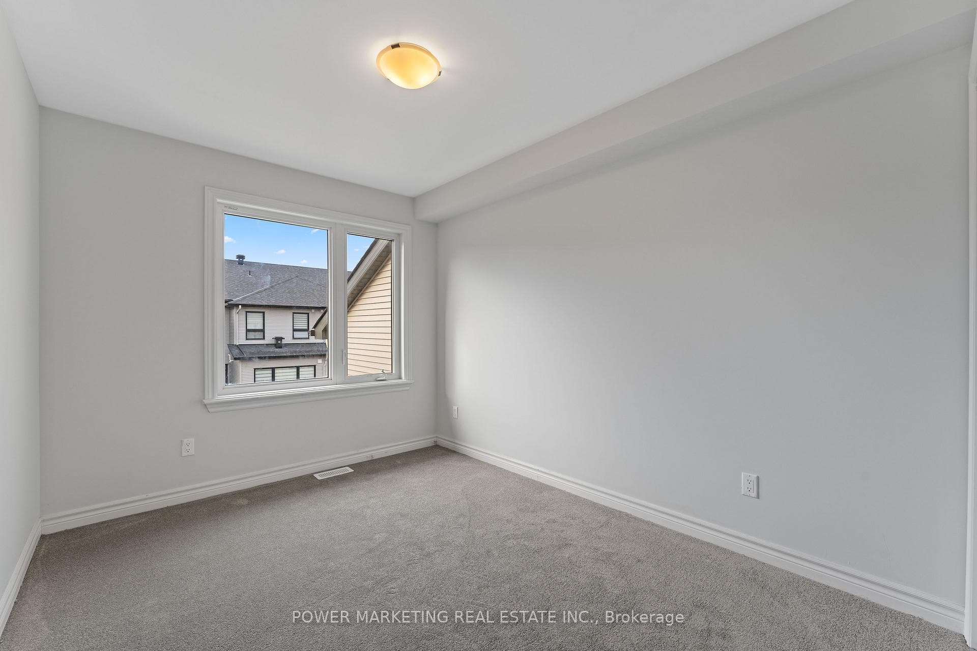 762 Cairn Crescent photo 17