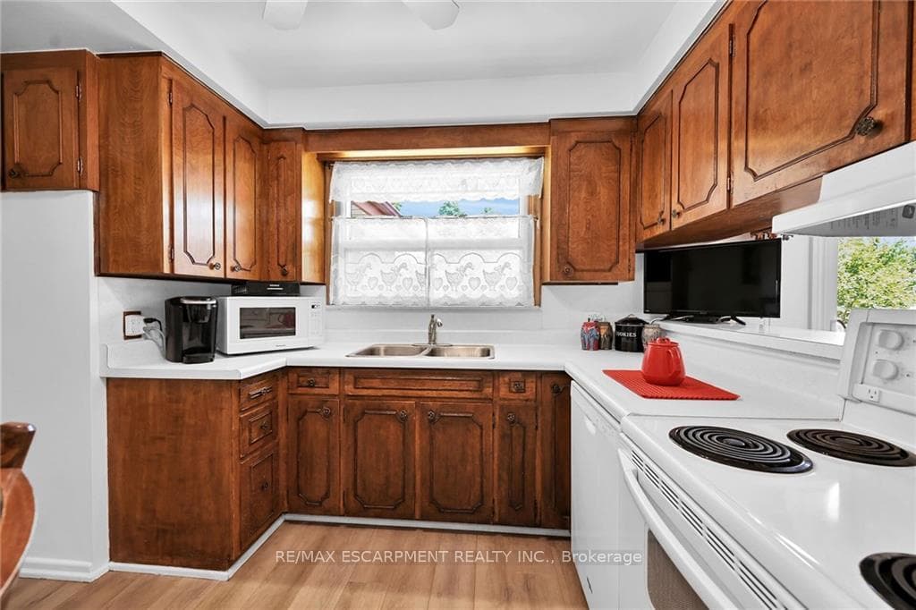 83 GAILMONT Drive photo 14
