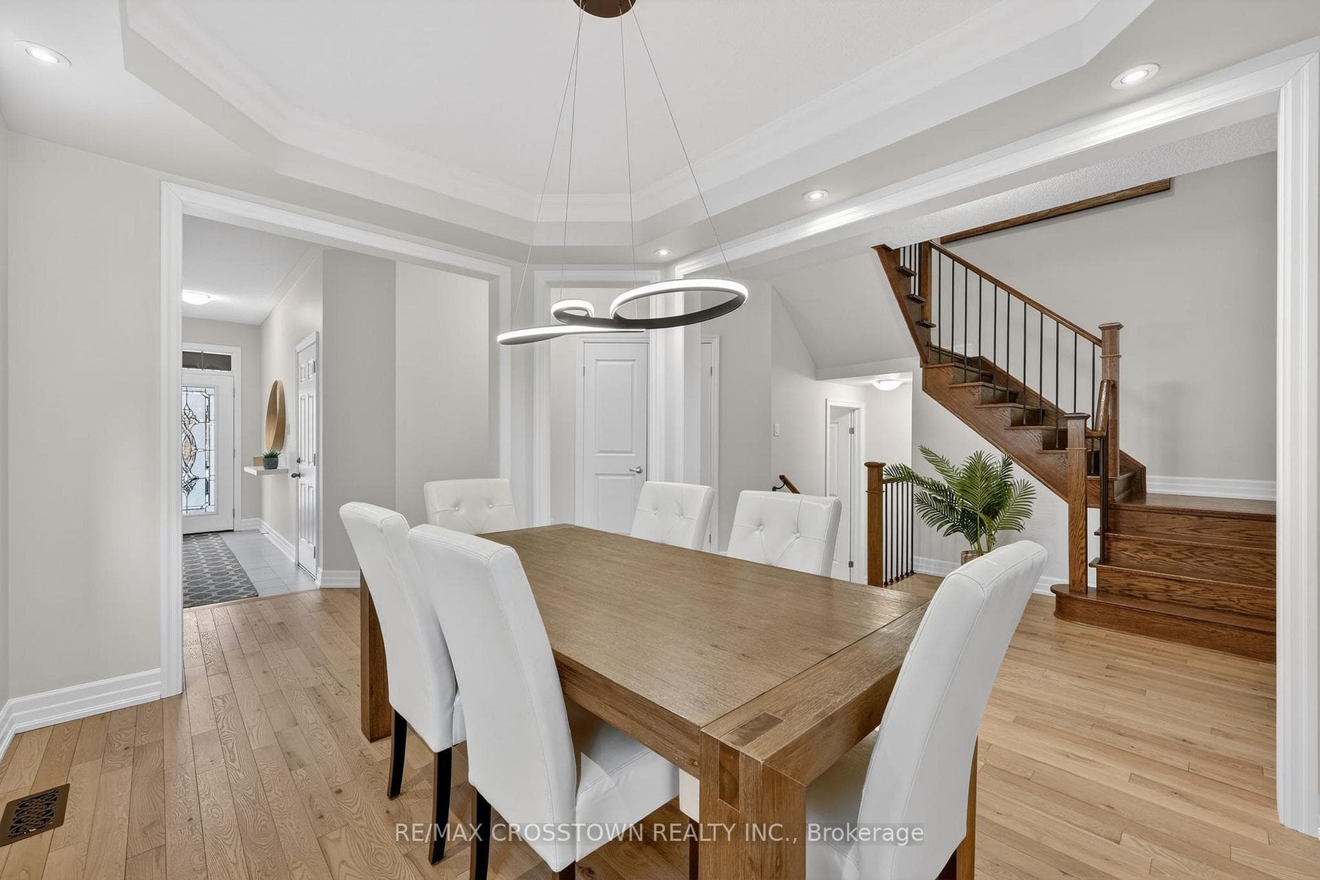 30 HUTTON Crescent photo 6