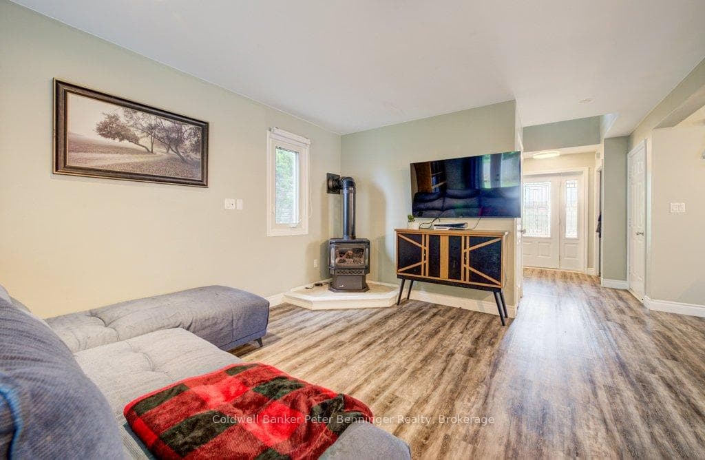 644 Stewart Drive photo 10
