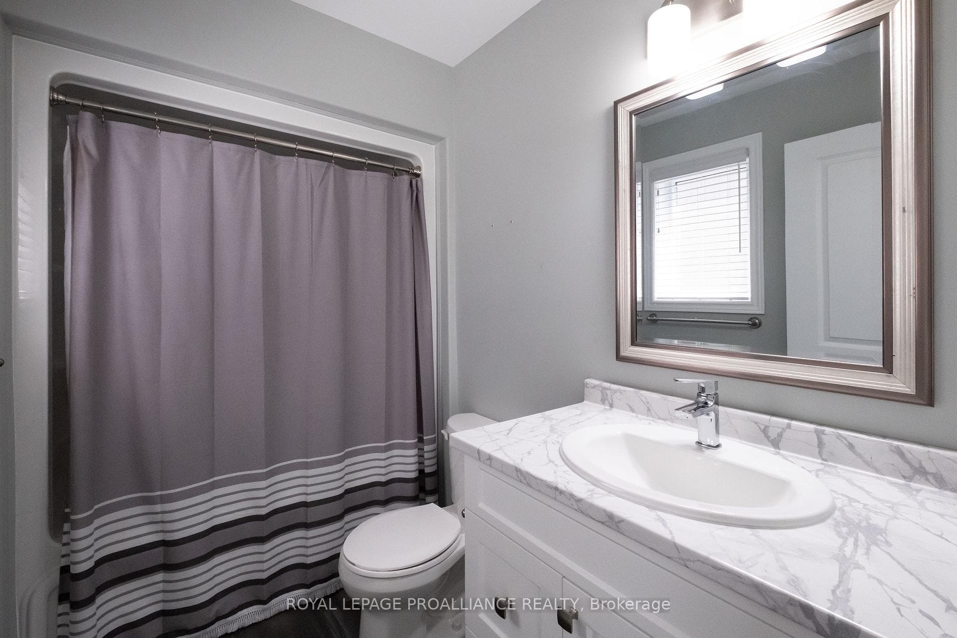 22 Stirling Crescent photo 18