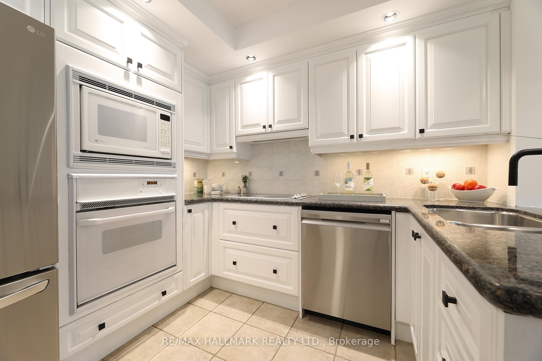 2727 Yonge Street Unit 609 photo 12