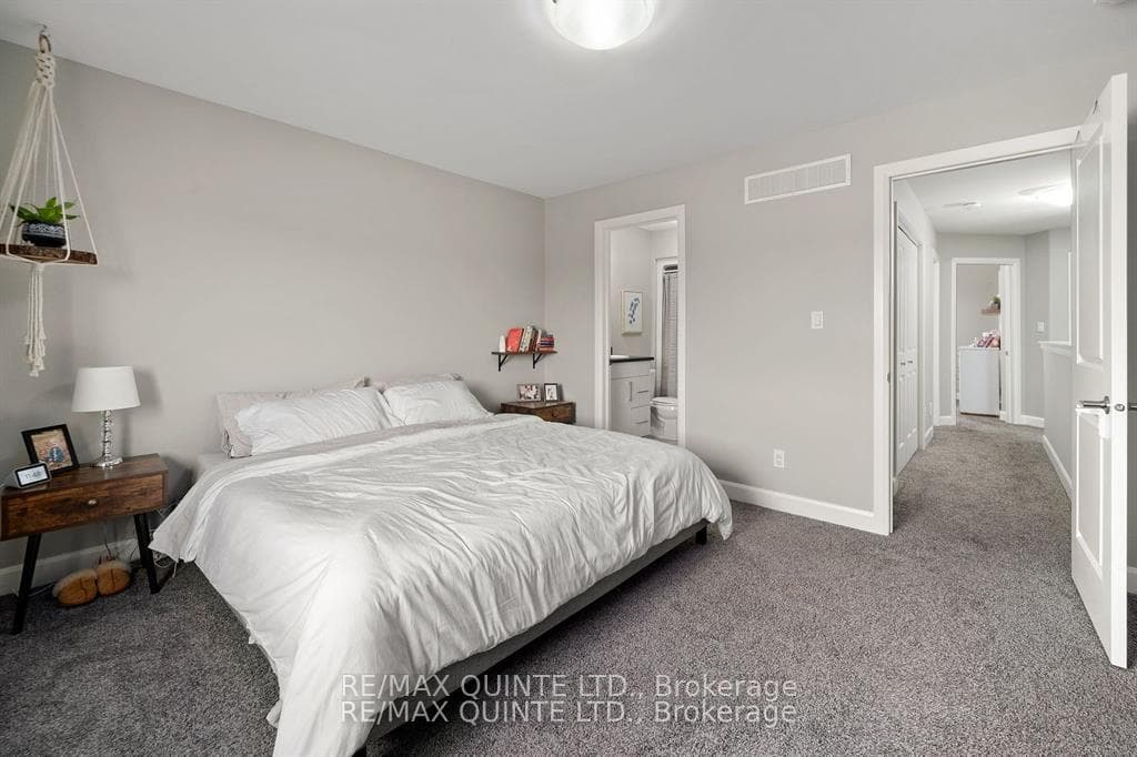 27 Dewal Place photo 39