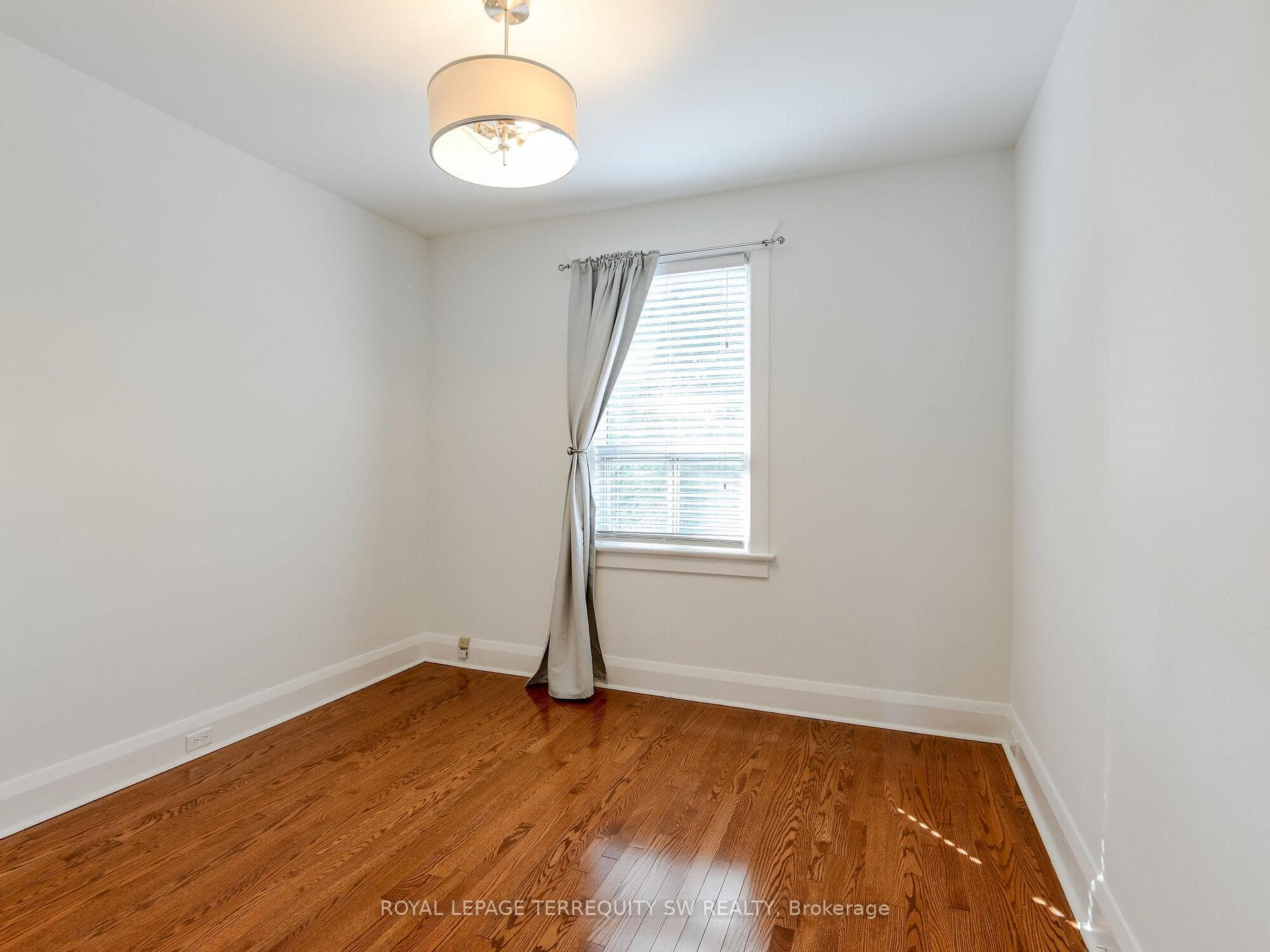 105 Barker Avenue photo 23