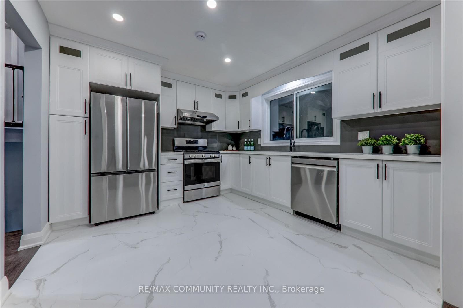 31 Tilley Drive photo 12