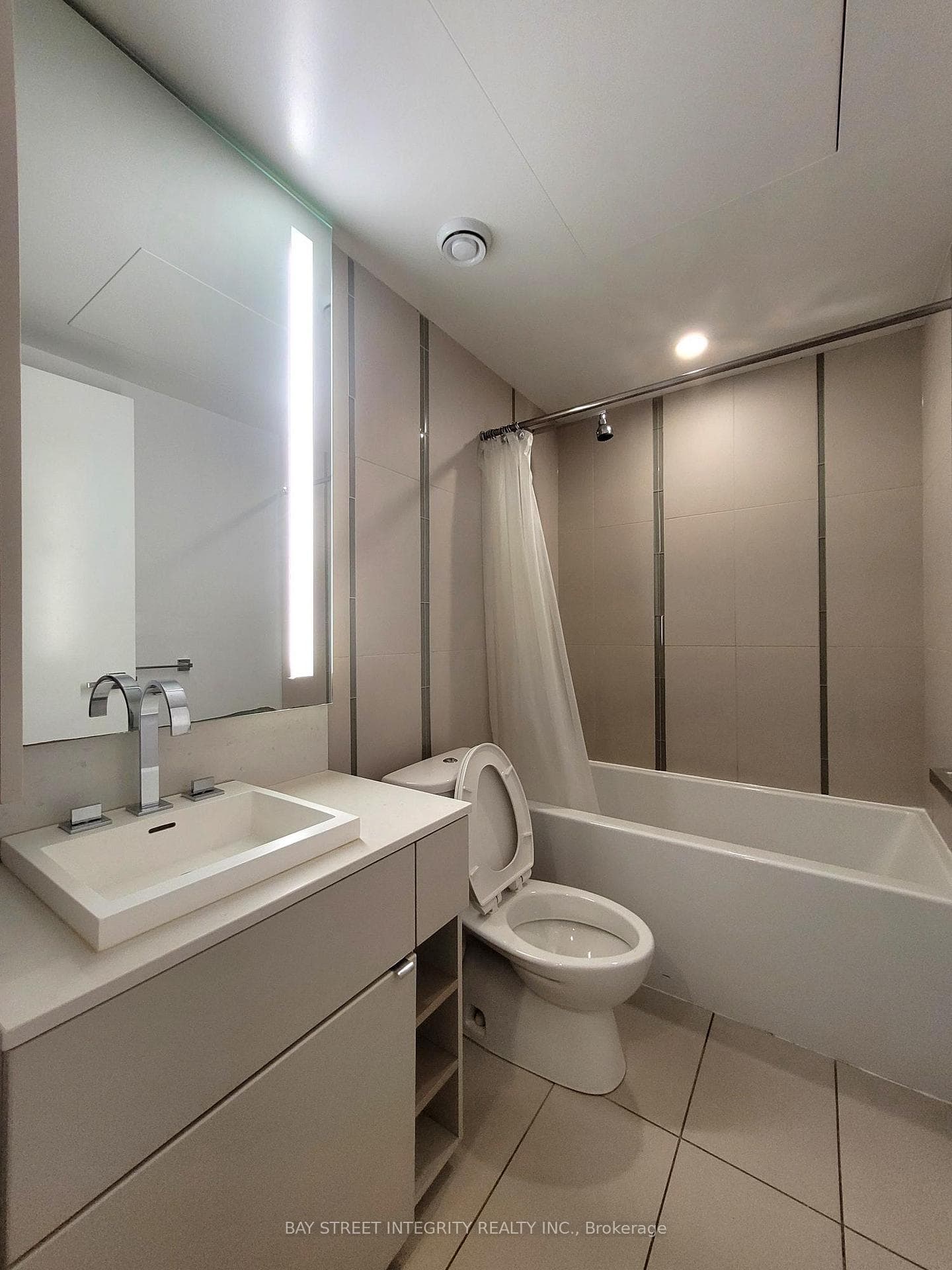 101 Peter Street Unit 3705 photo 9
