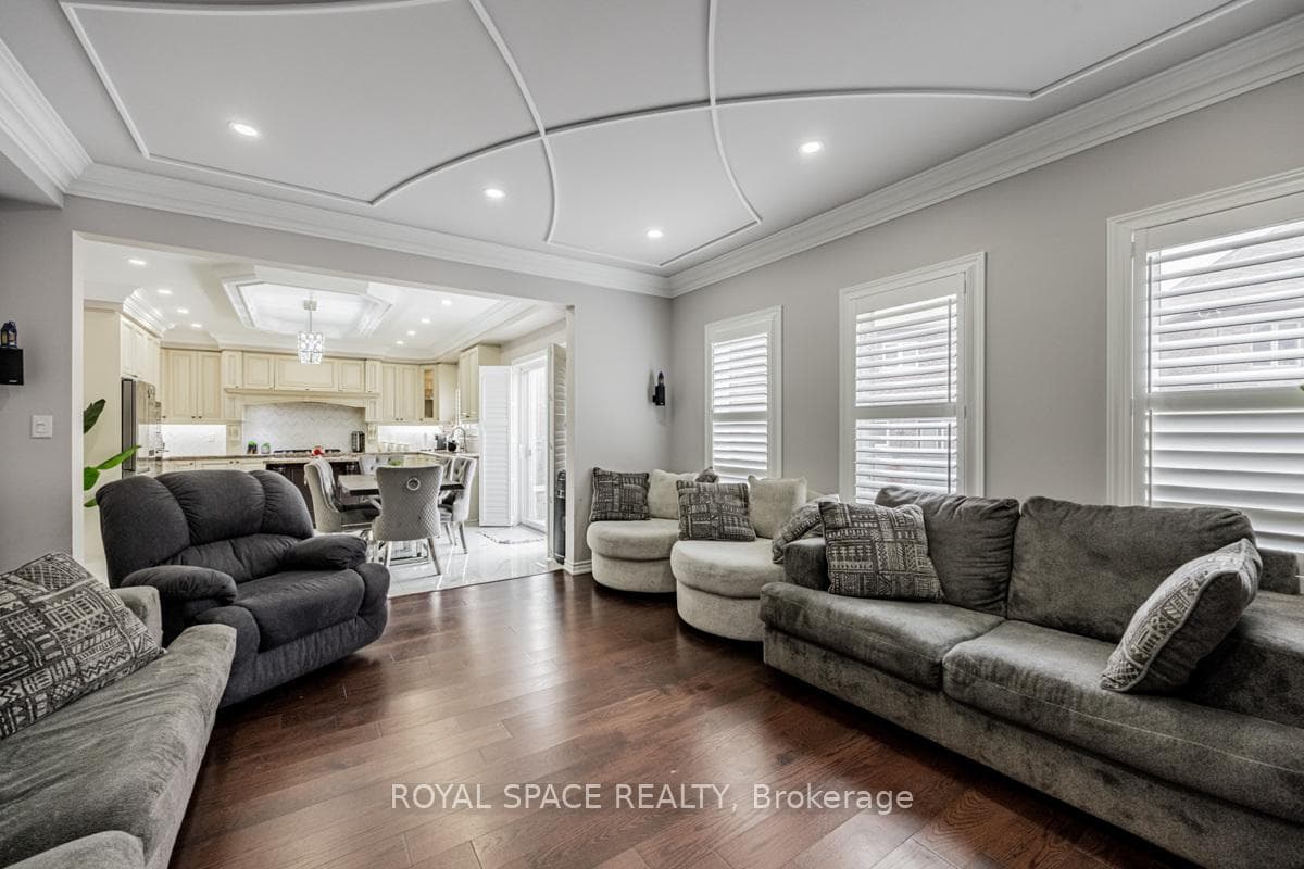 21 Belgium Crescent photo 17