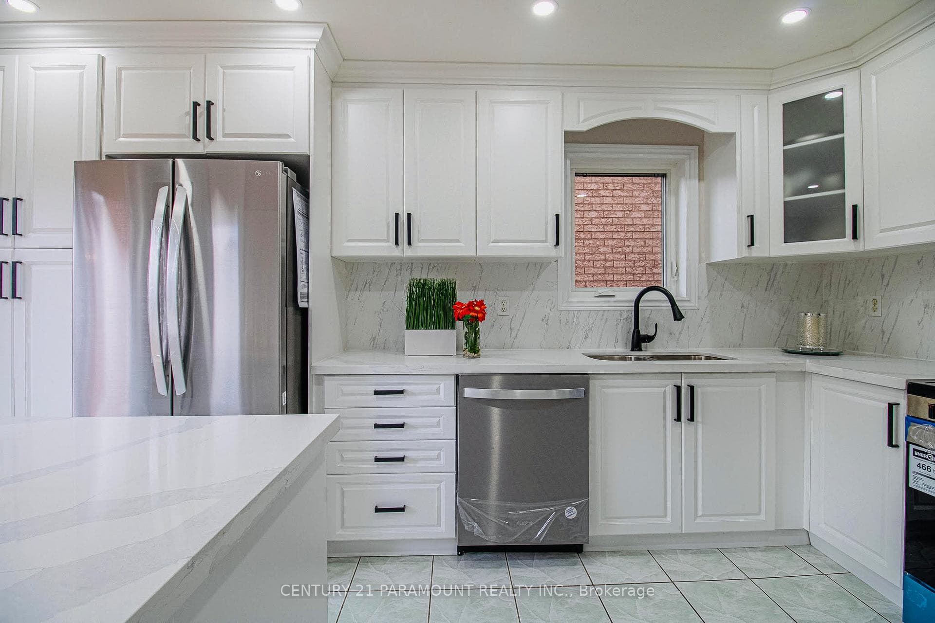 7 Sunley Crescent photo 7