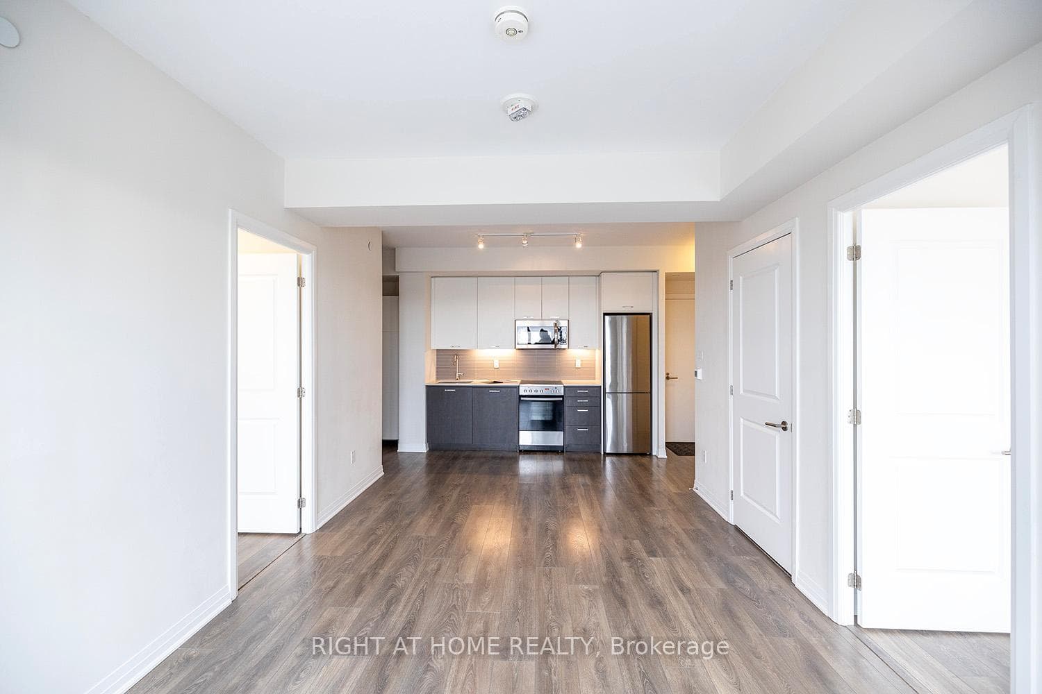 2301 Danforth Avenue Unit 613 photo 5