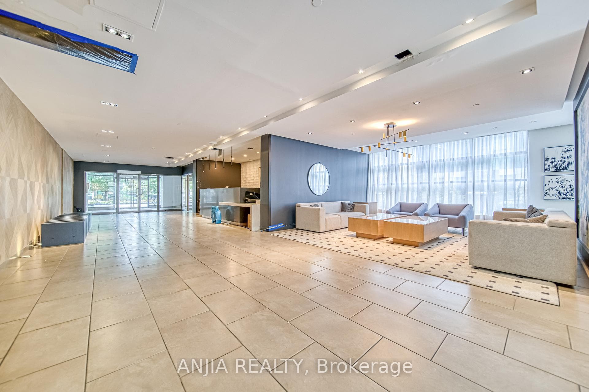 15 Fort York Boulevard Unit 1803 photo 3