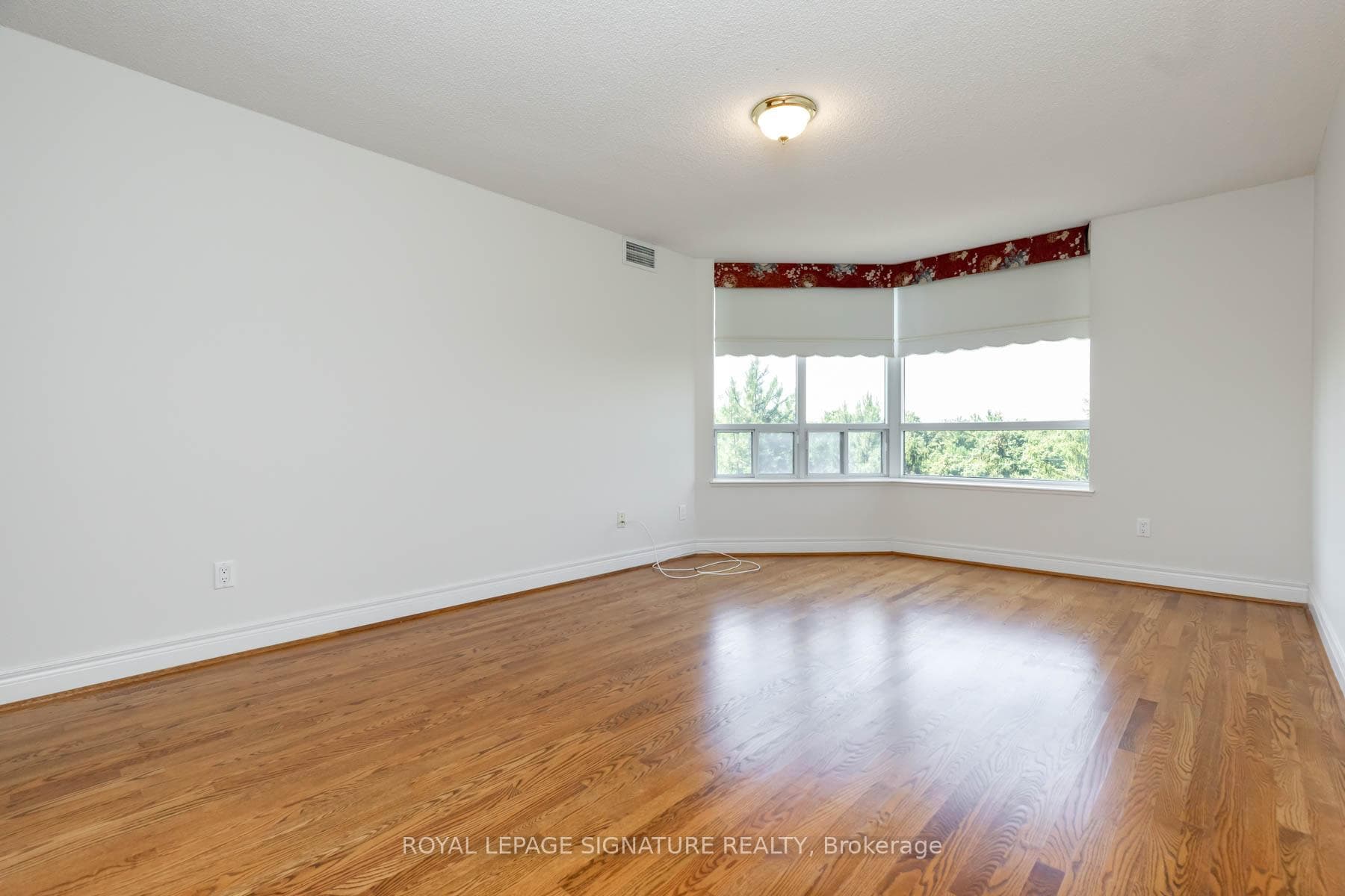 89 Skymark Drive Unit 608 photo 19
