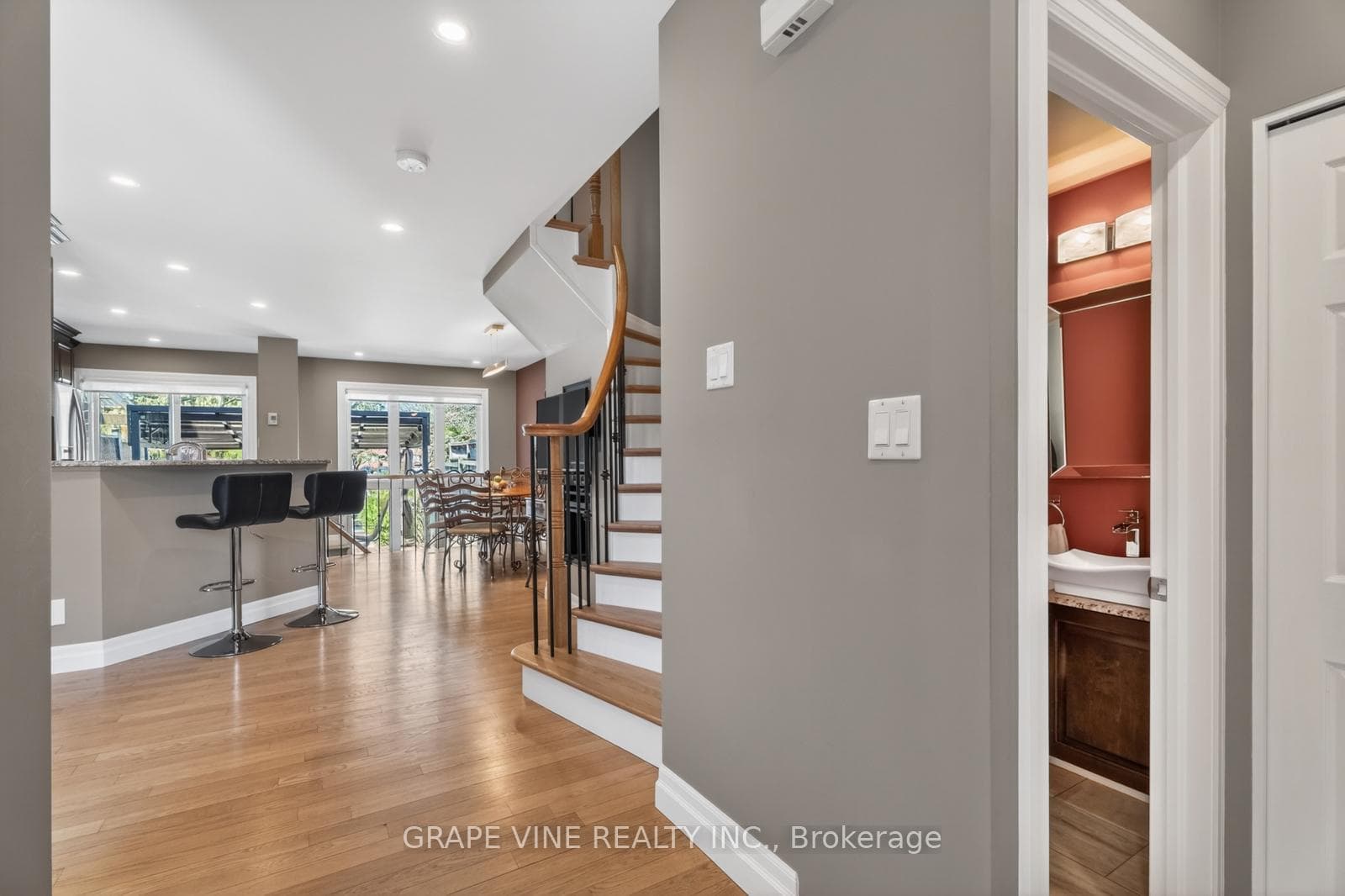 142 College Circle photo 5