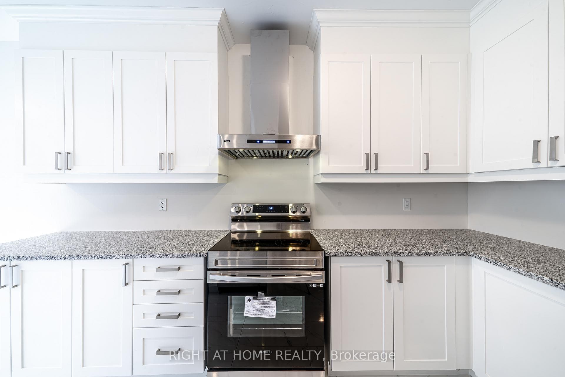 126 Ice Palace Crescent photo 19
