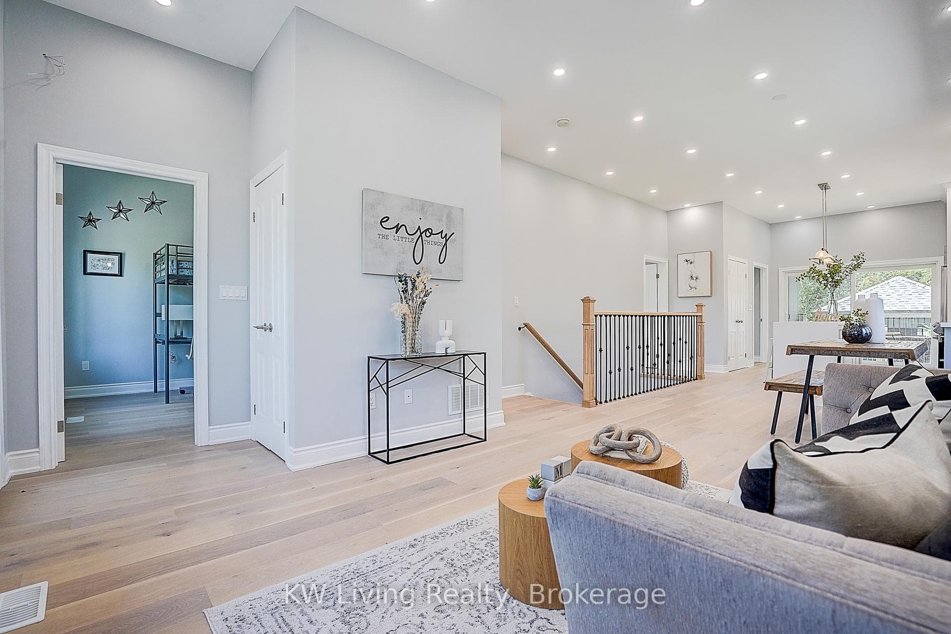 15 Farley Circle photo 9