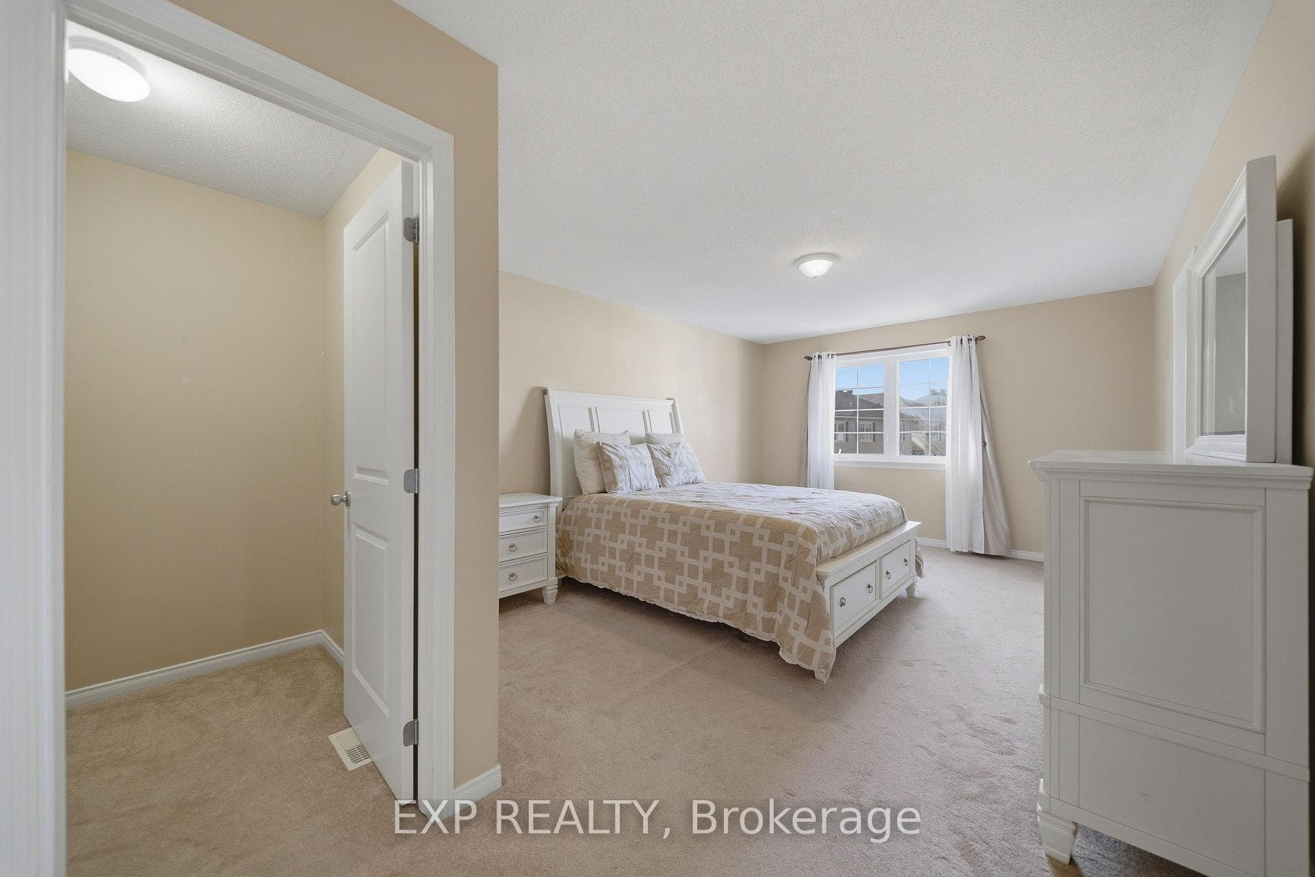 587 Pepperville Crescent photo 14