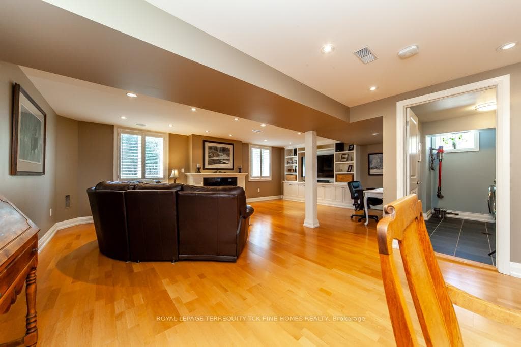 19 Sir Caradoc Place photo 32