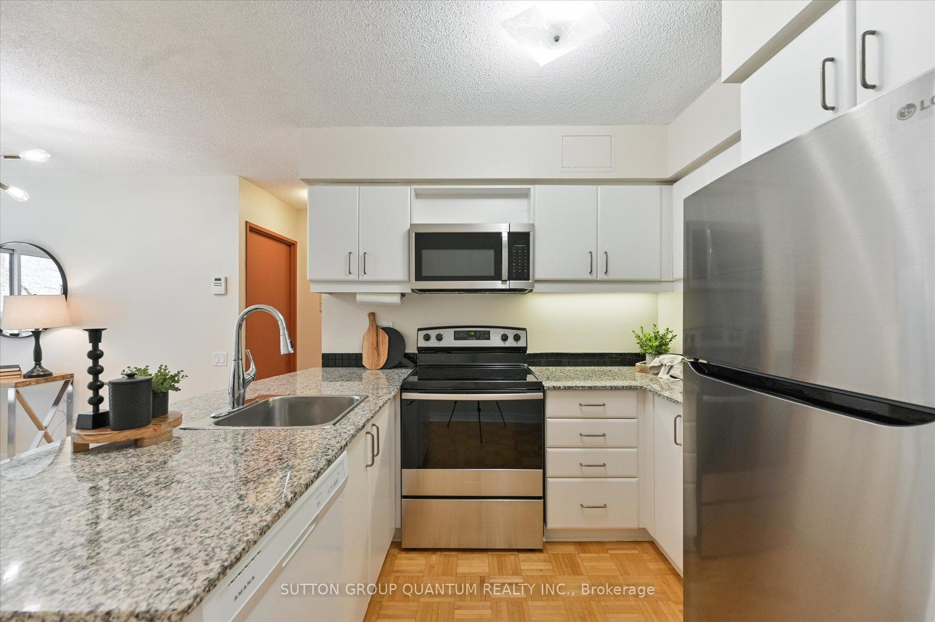 33 Sheppard Avenue Unit 401 photo 10