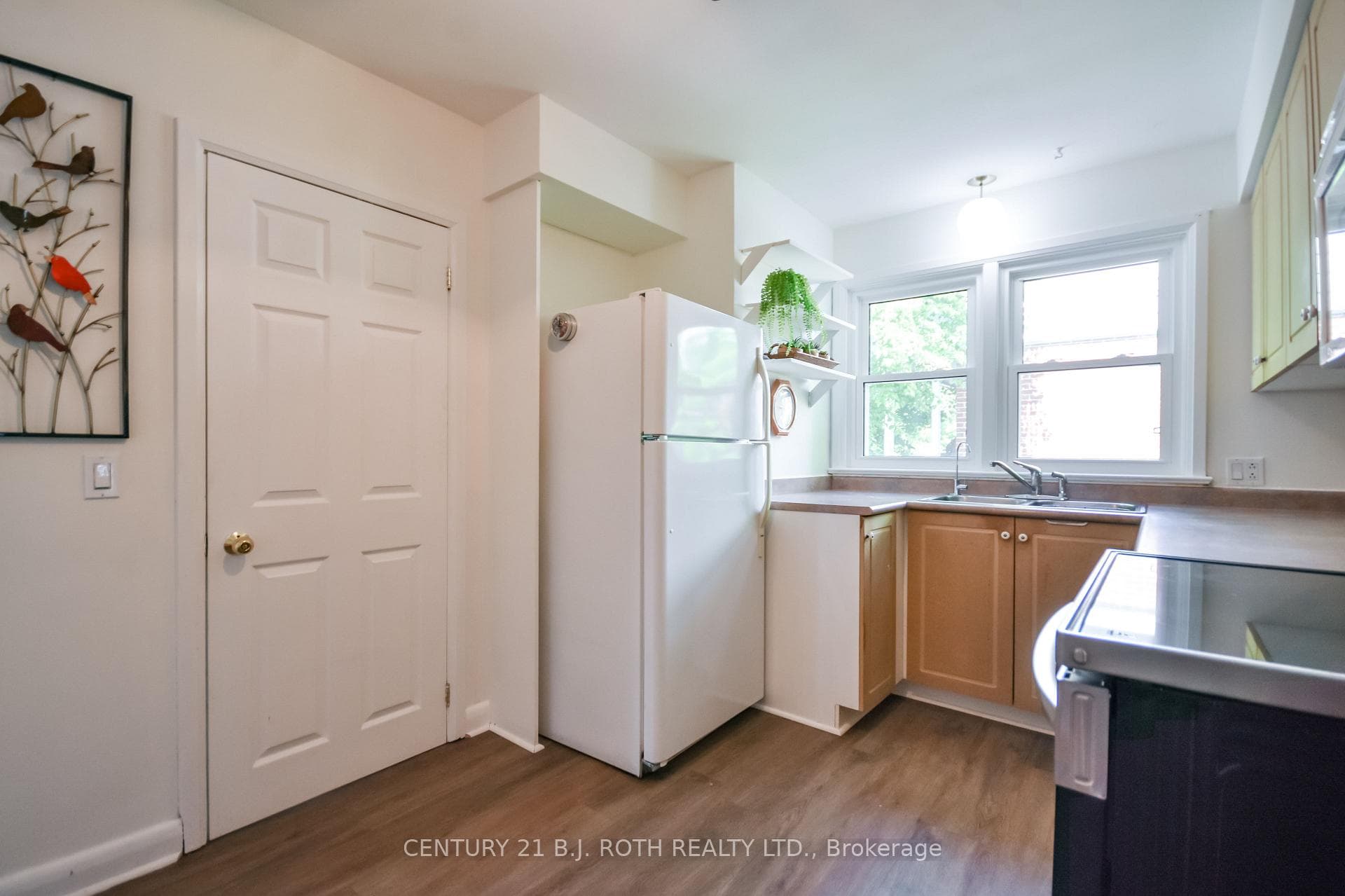 223 Wellington Street photo 12