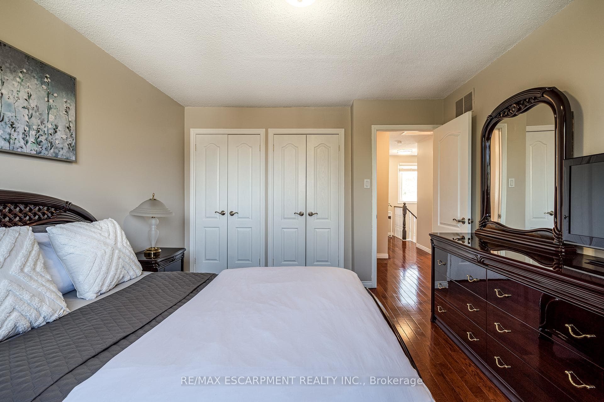 211 Macaulay Street photo 25