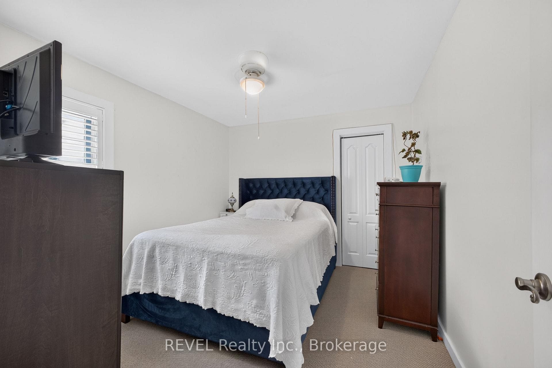 3262 Young Avenue photo 12