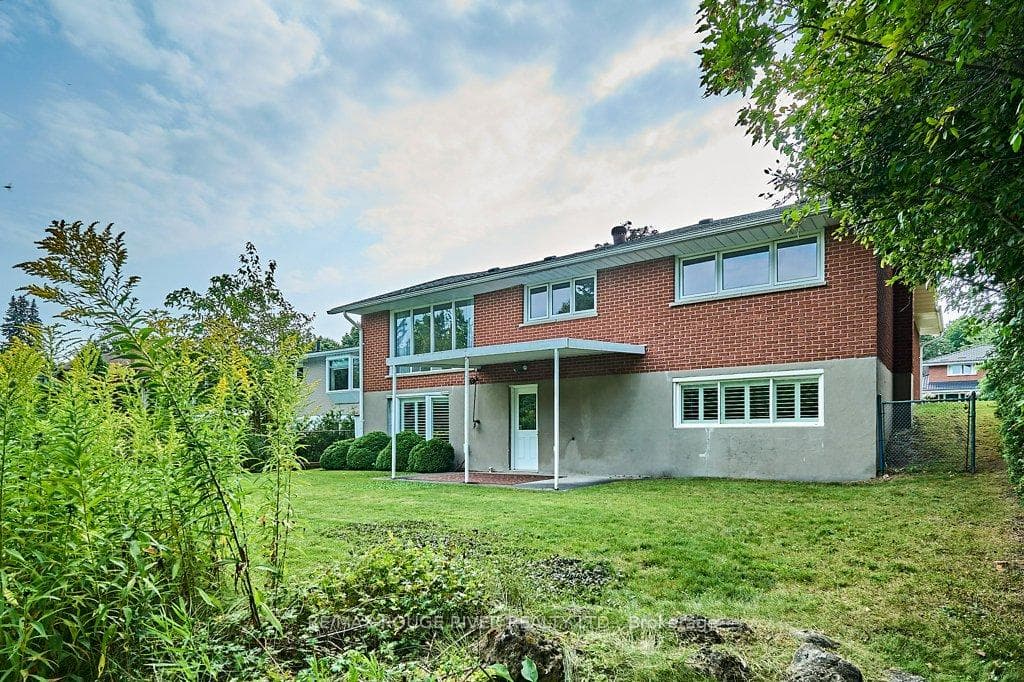873 Oshawa Boulevard photo 8