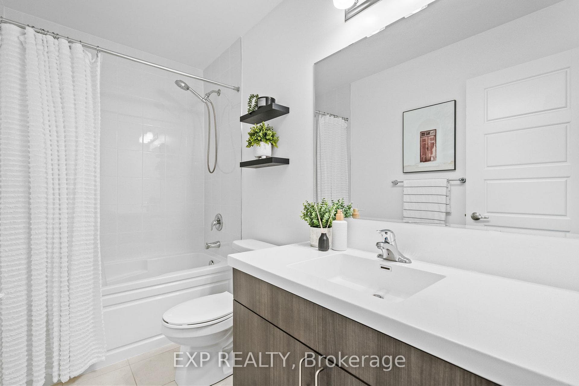 Upstairs 1st Full bathroom