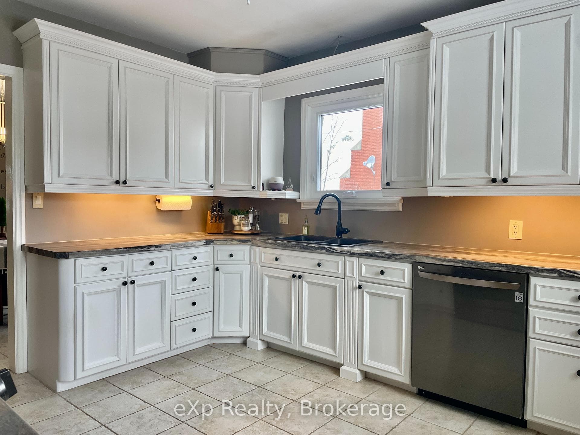 108 Hinks Street photo 7