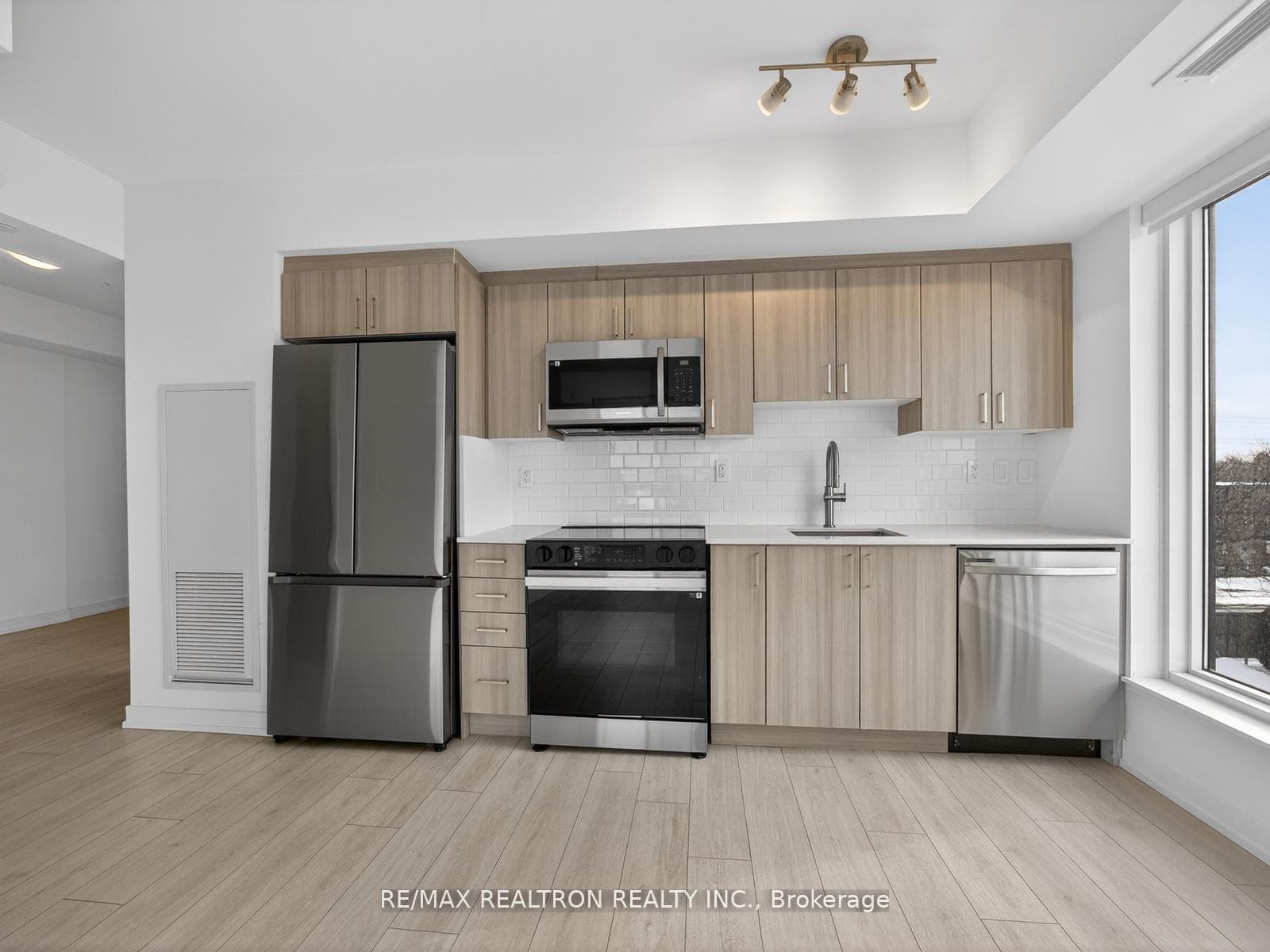 556 Marlee Avenue Unit 407 photo 13