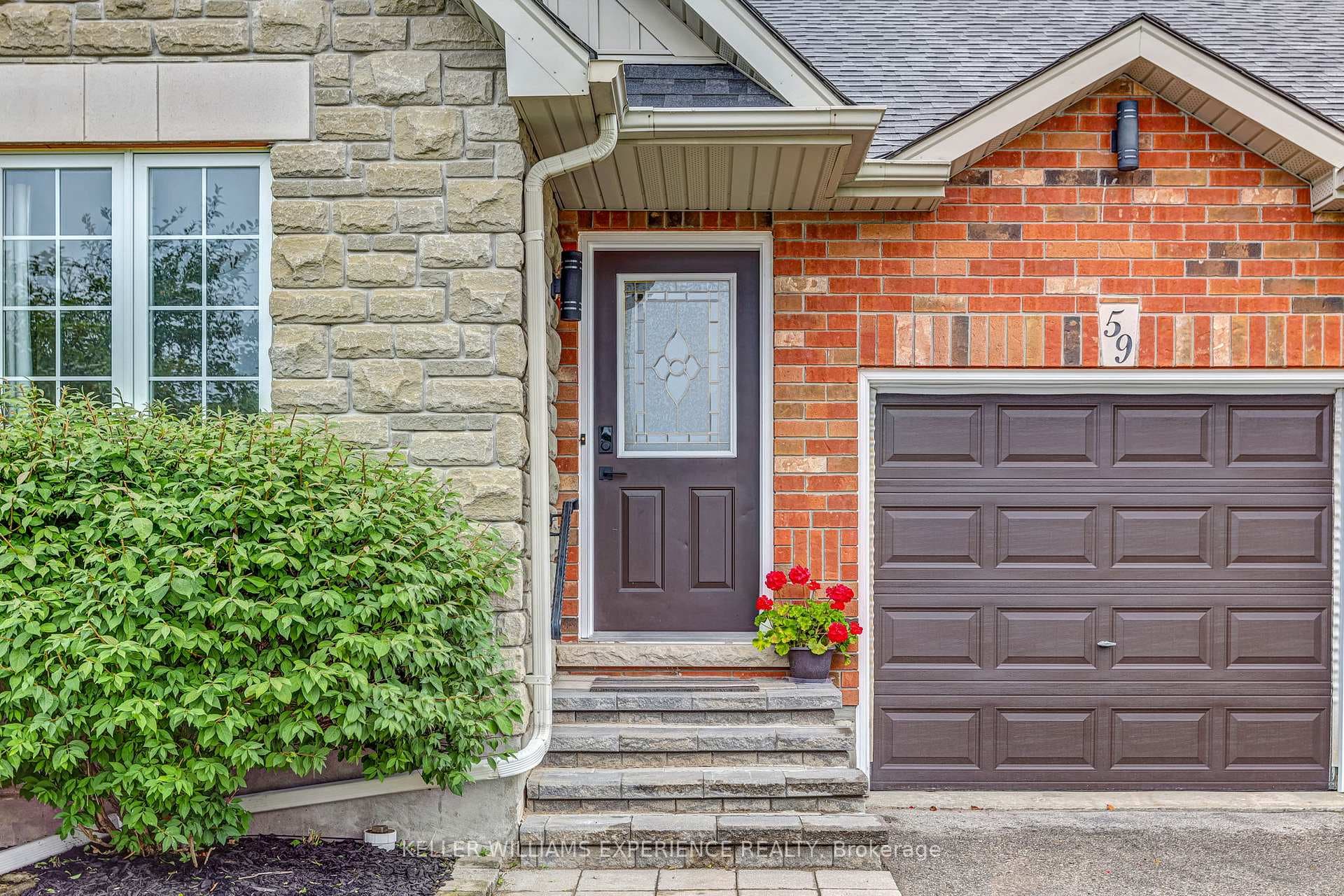 59 Cowan Avenue photo 2