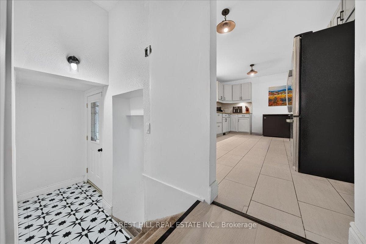 840 Maitland Street photo 11