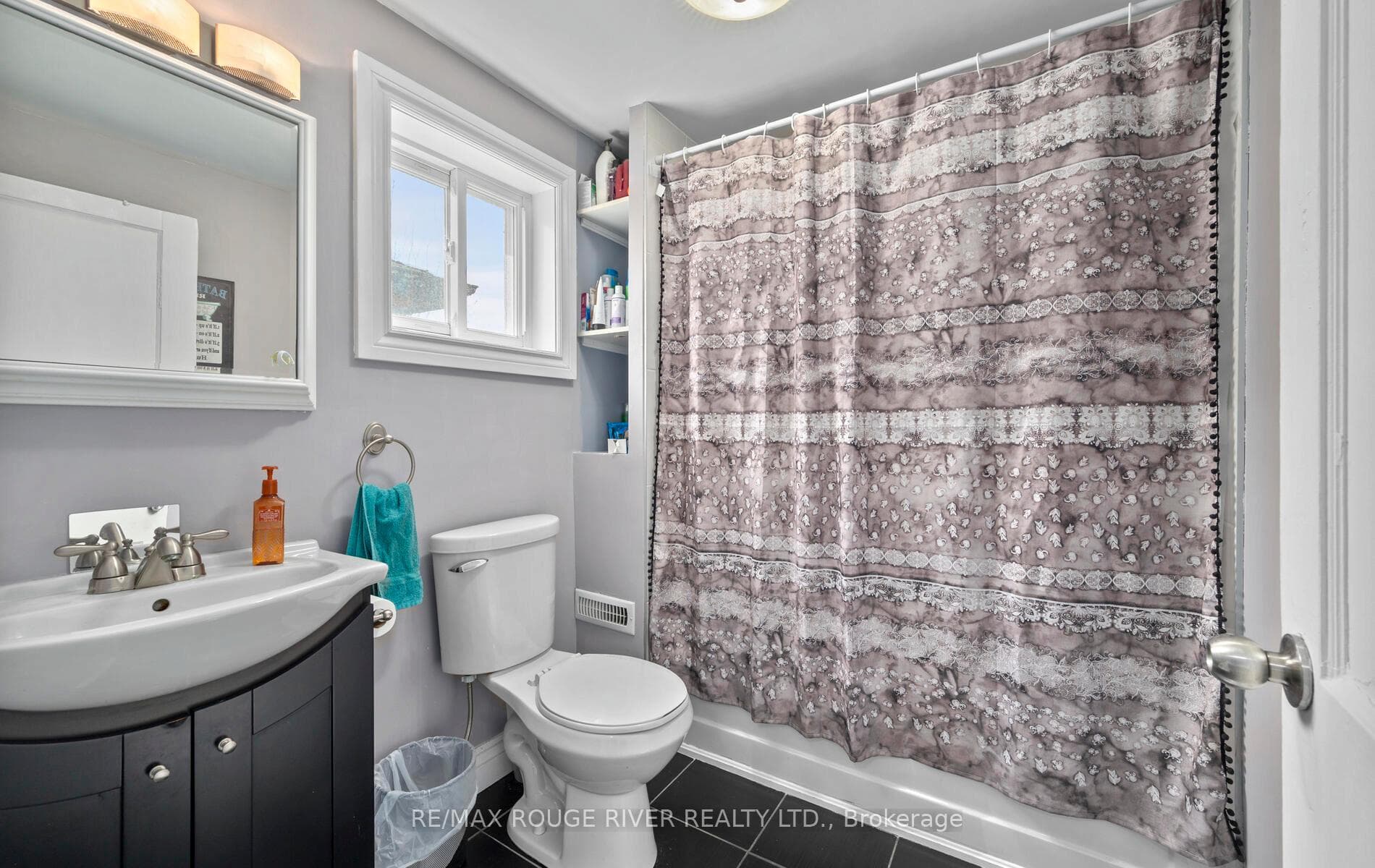 224 Burk Street photo 27