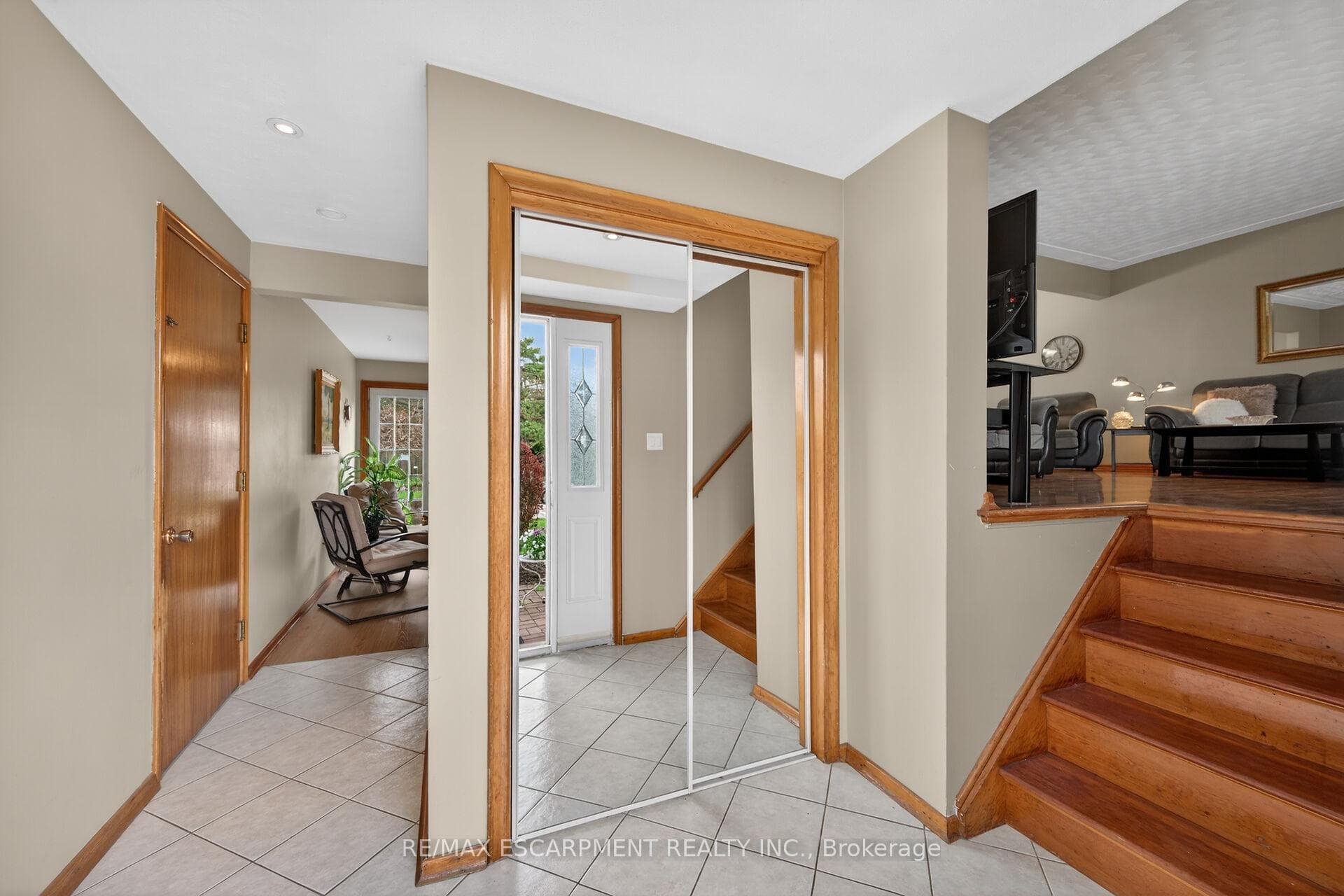 210 Columbia Drive photo 7