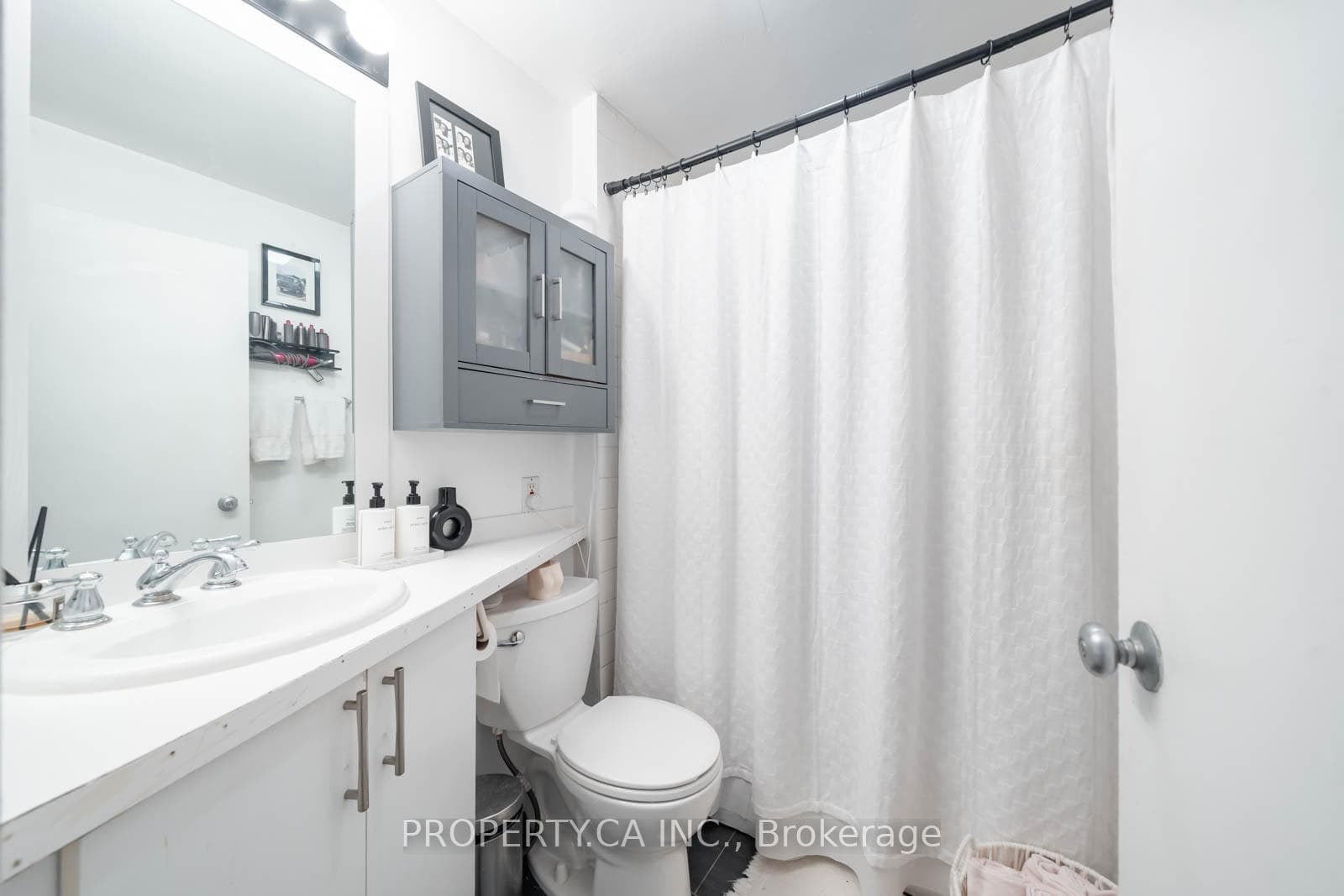 942 Queen Street Unit 2 photo 10
