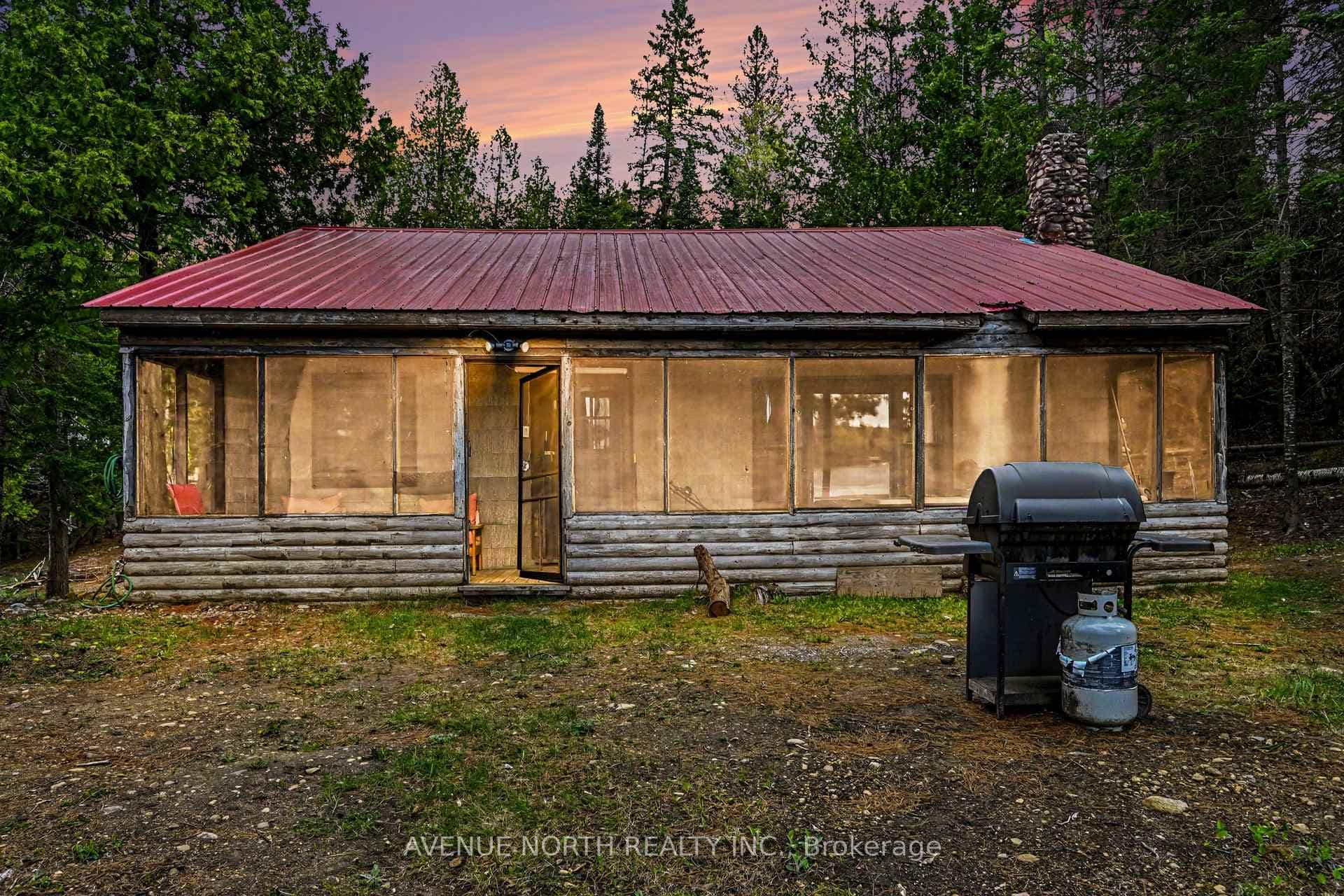 366 Holly Lane photo 2