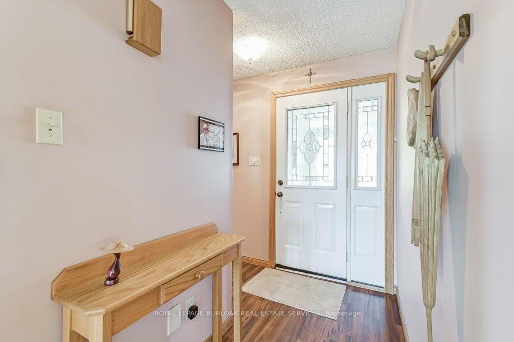 469 Woodview Road Unit 3 photo 5