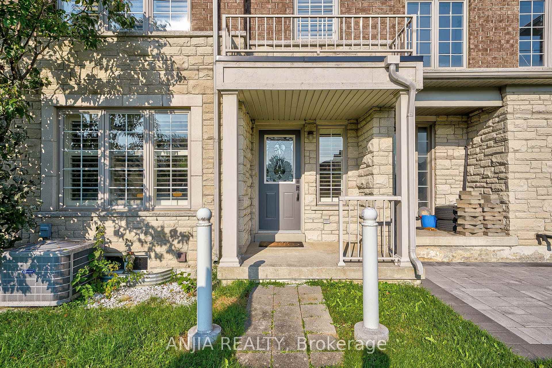 60 Thoroughbred Way photo 3