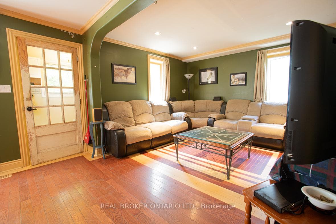 10 Riverside Drive photo 3