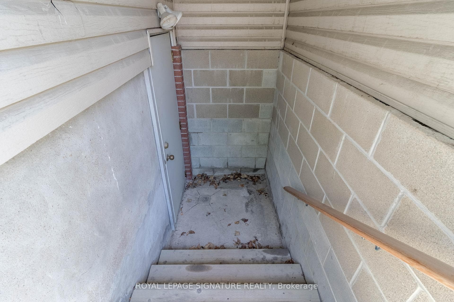 23 Sullivan Avenue photo 24