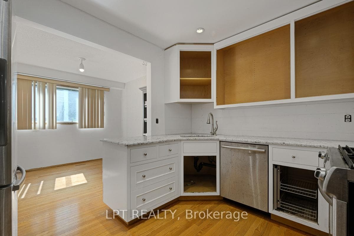 33 Estelle Crescent photo 16