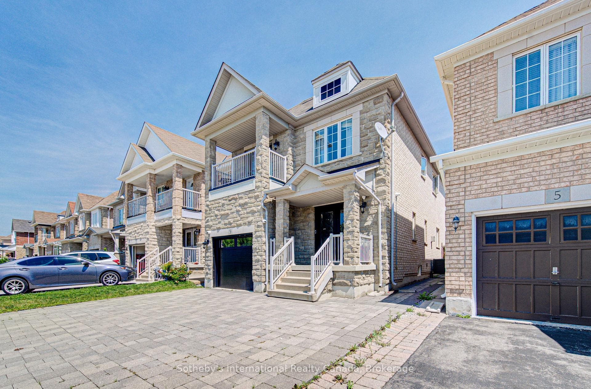 9 Aidan Drive photo 3