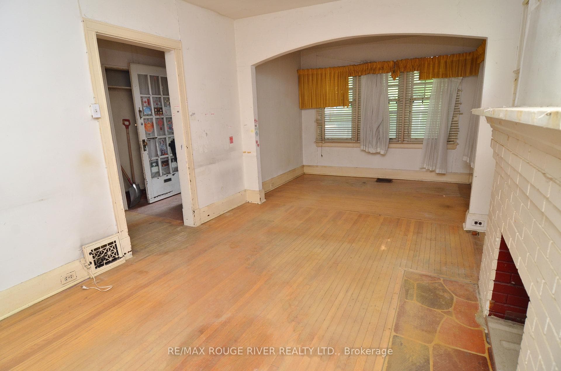 120 Castlefield Avenue photo 10