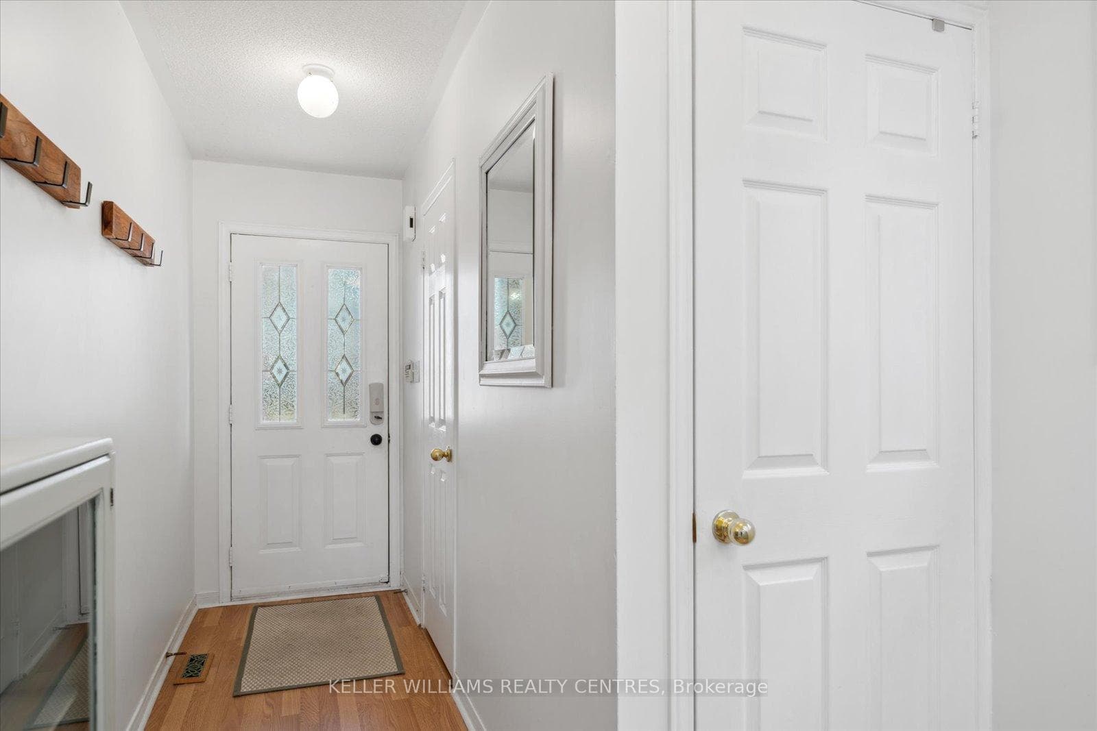 770 Walpole Crescent photo 5