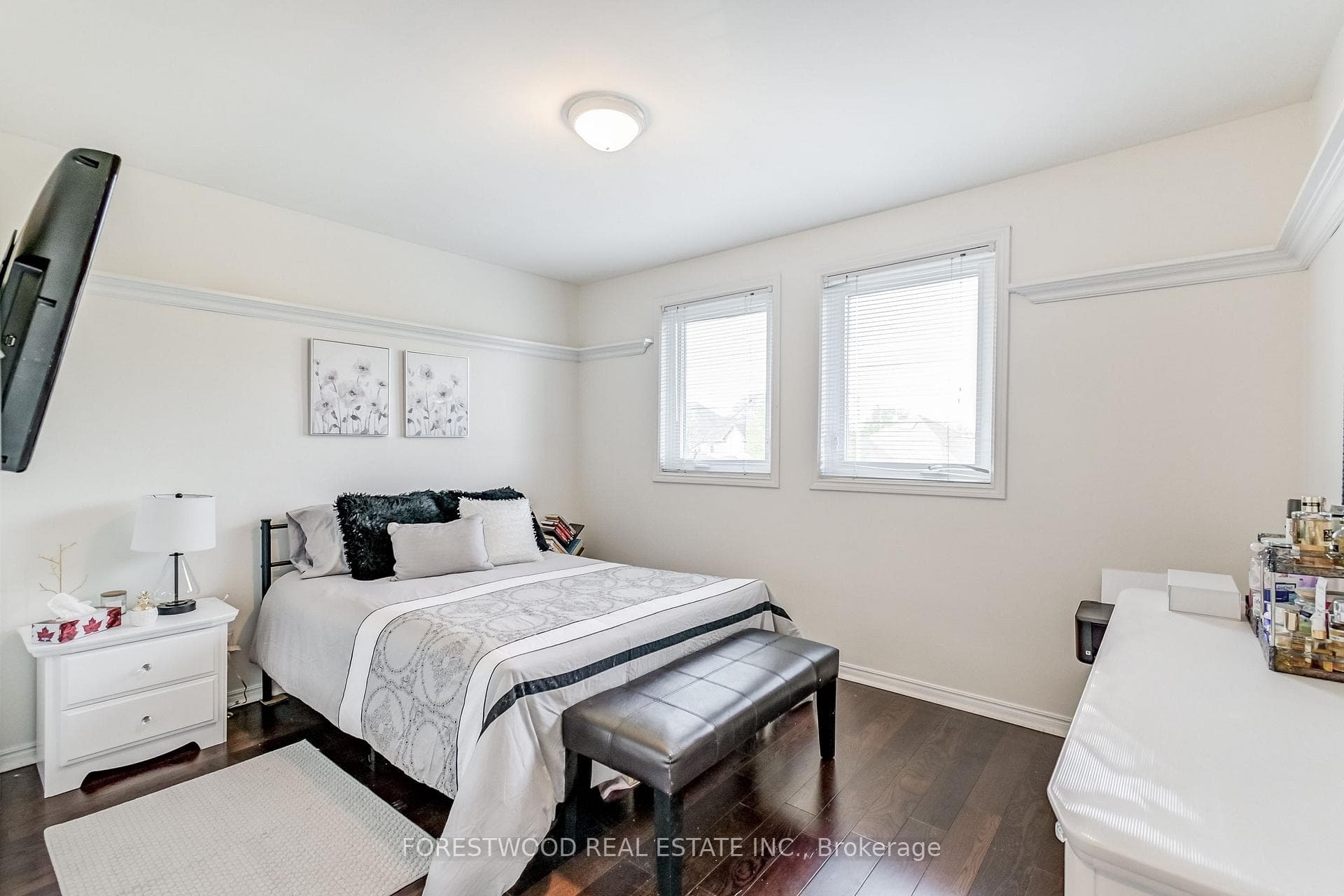 672 Bookham Crescent photo 17