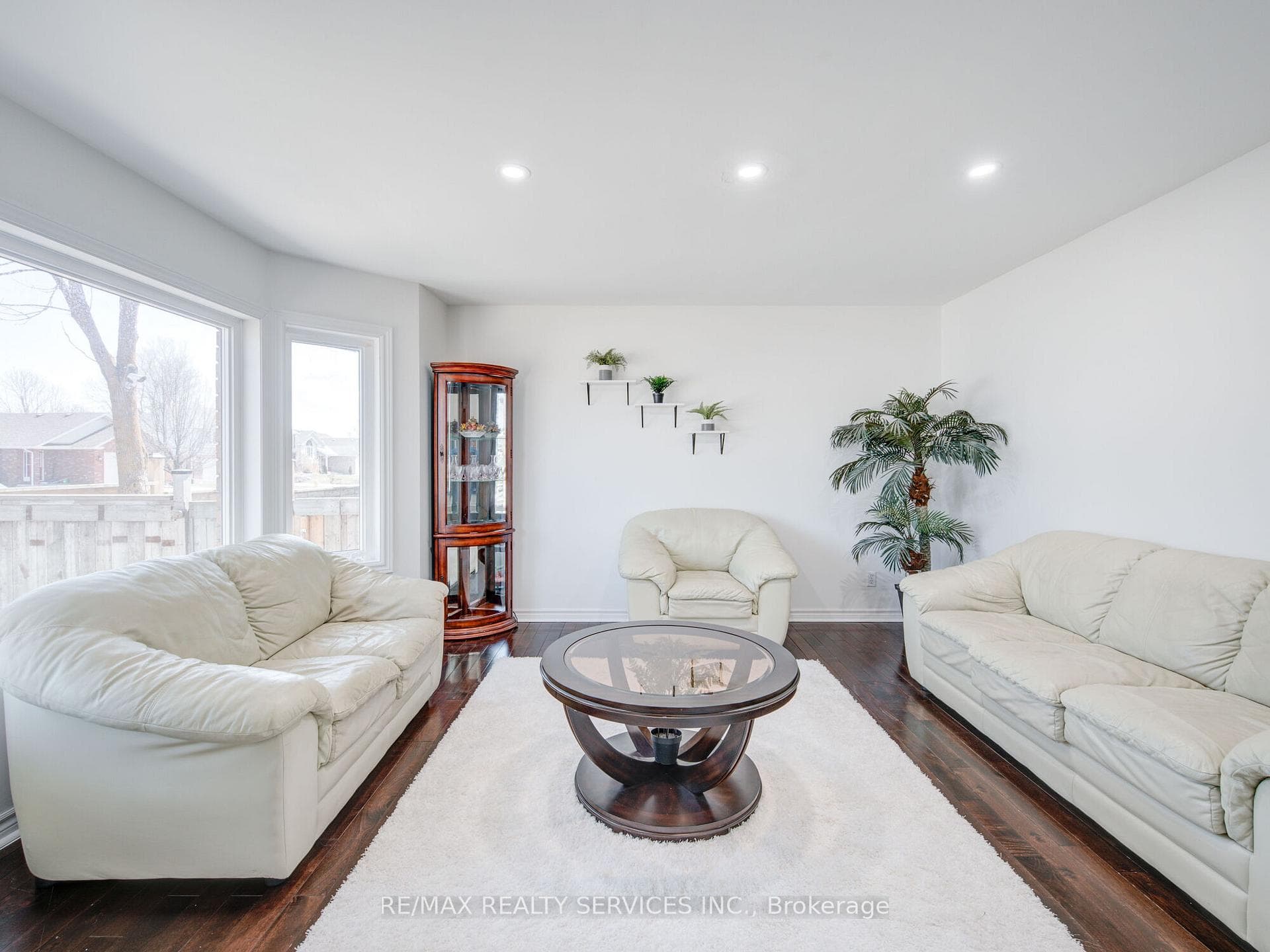 641 Canfield Place photo 8