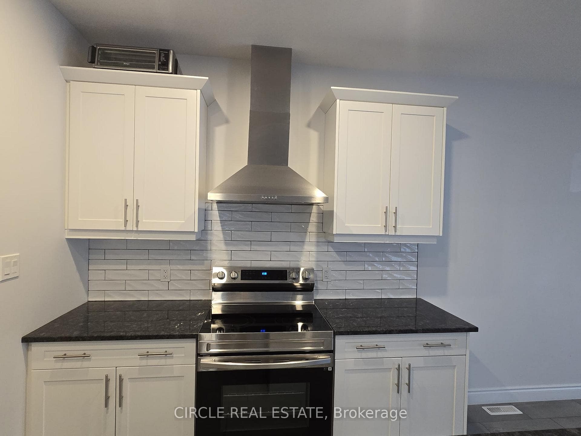 3815 Somerston Crescent photo 3